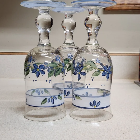 3 VTG Hand-Painted Floral Goblets– Blue And White Floral - Picture 9 of 10